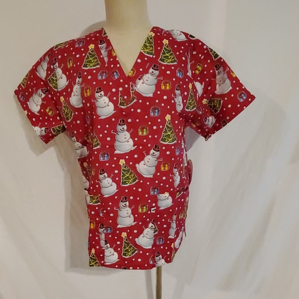 Peppermint scrubs Holiday Top ch 001